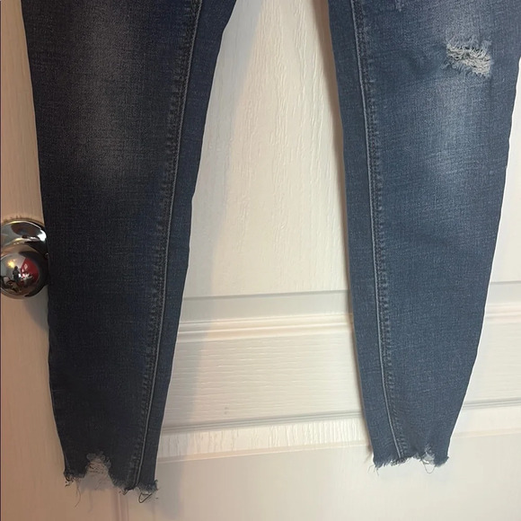 Stradivarius Blue Skinny Jeans with Distressed Details - Picture 4 of 10
